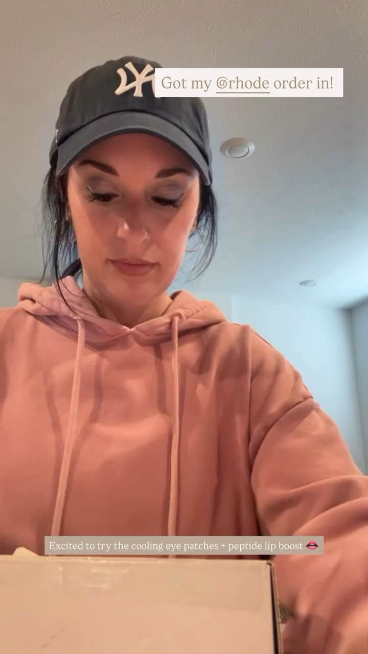 Got my @rhode order in!  Excited to try the cooling eye patches + peptide lip boost 👄