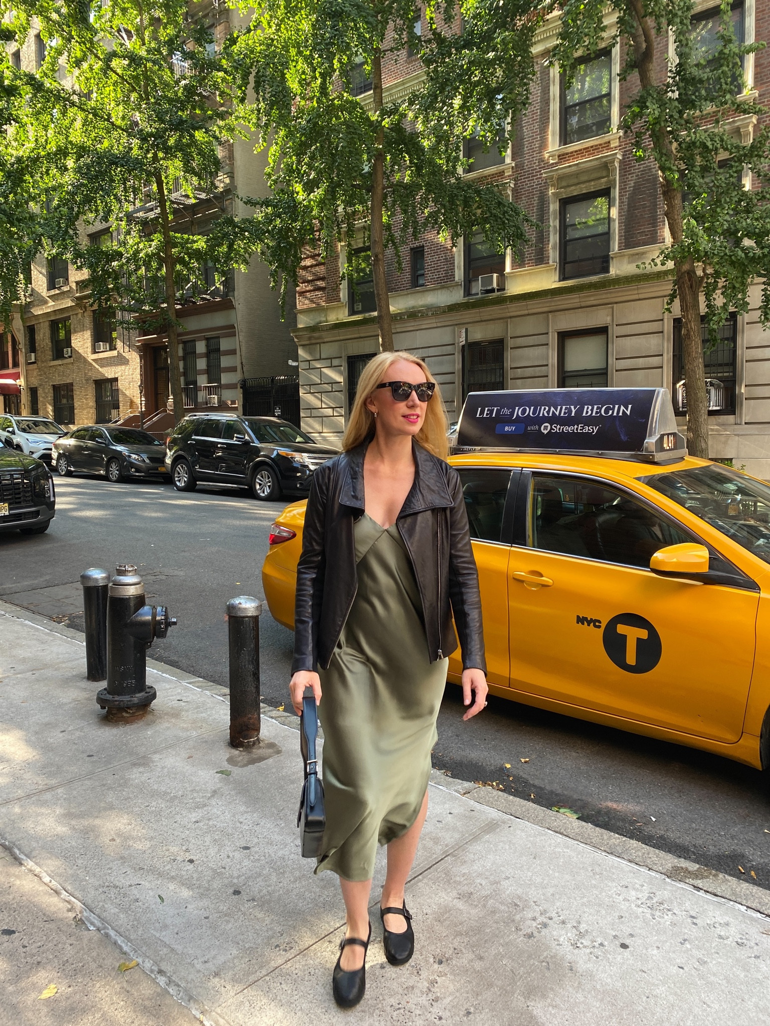 City strolls in cute comfy shoes 🍁🍂

#LTKShoeCrush #LTKOver40