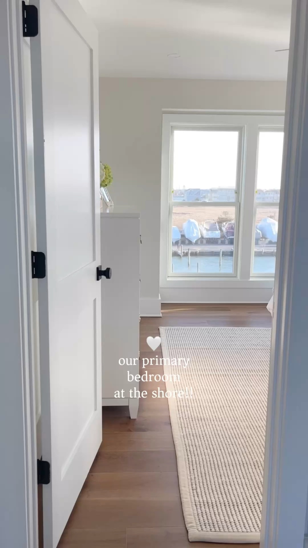 Primary bedroom links at the shore house! 🐚🌊🤍