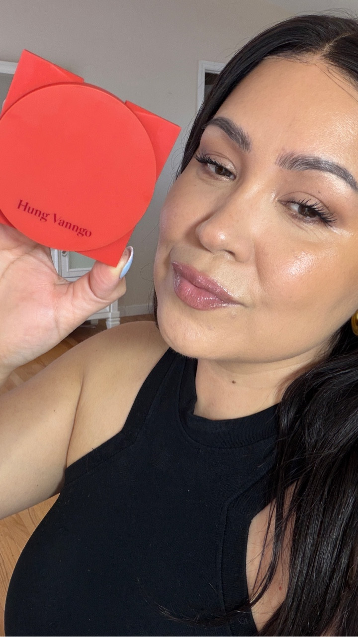 The @hungvanngobeauty Transculpt Bronzing Contour Balm is super easy to use and doesn’t collect in pores, lines or wrinkles. Over 40 approved! @hungvanngo 

Products are always linked in bio/LTK

#matureskinmakeup #matureskin #over40 #bronzer #over40makeup @sephora

#LTKgrwm #LTKBeauty #LTKOver40