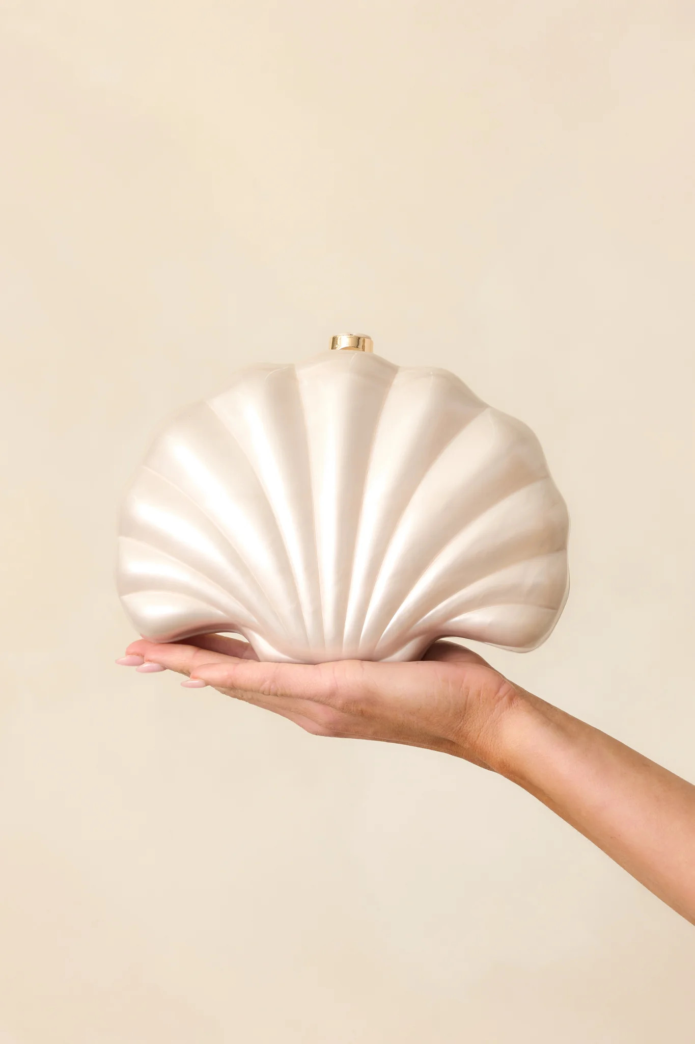 Making Tidal Waves Ivory Pearlescent Seashell Clutch | Red Dress