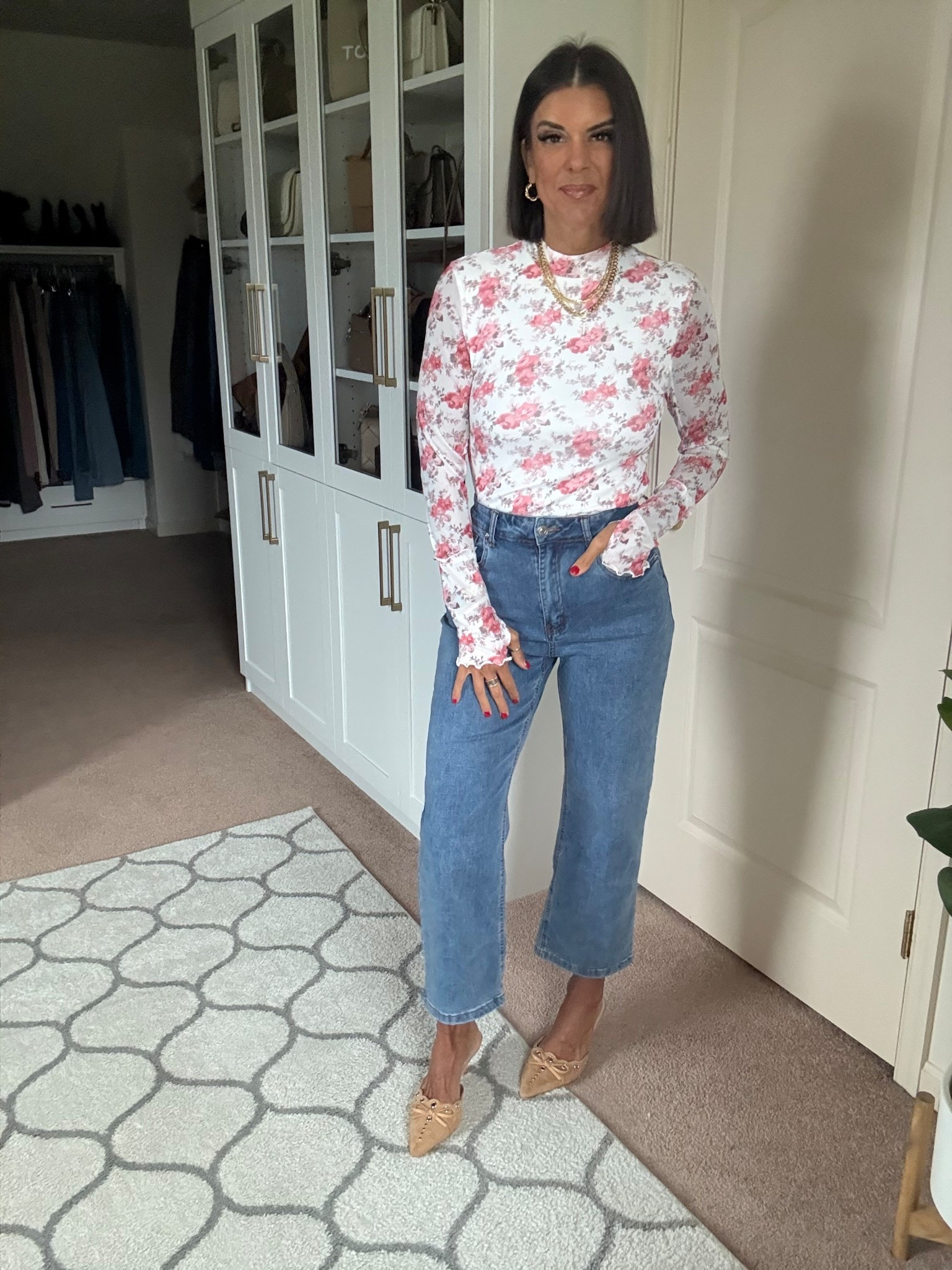 Size small in top, size 2 in jeans. Size down if in between.

#LTKSeasonal #LTKFindsUnder100