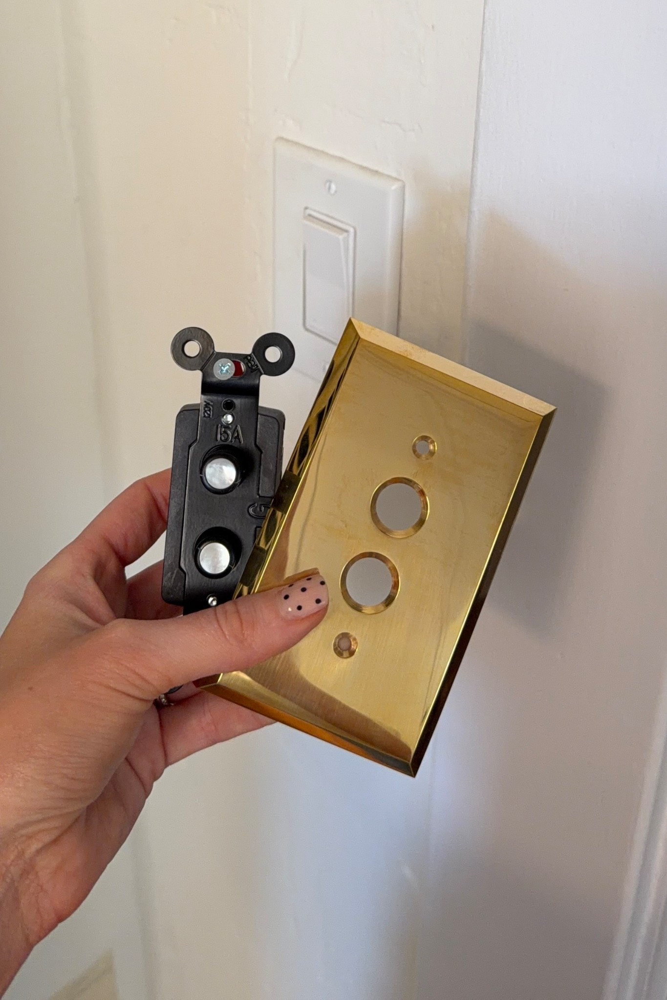 The button light switch is from House of Antique Hardware they’re called ‘Premium Push Button Light Switch with Mother-of-Pearl Inlays’ and I linked the unlacquered brass plates below! 
