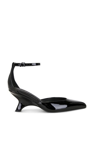 Vixen Pump in Black | Revolve Clothing (Global)