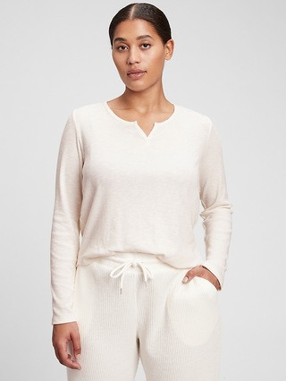 Ribbed Splitneck Long Sleeve T-Shirt | Gap (CA)