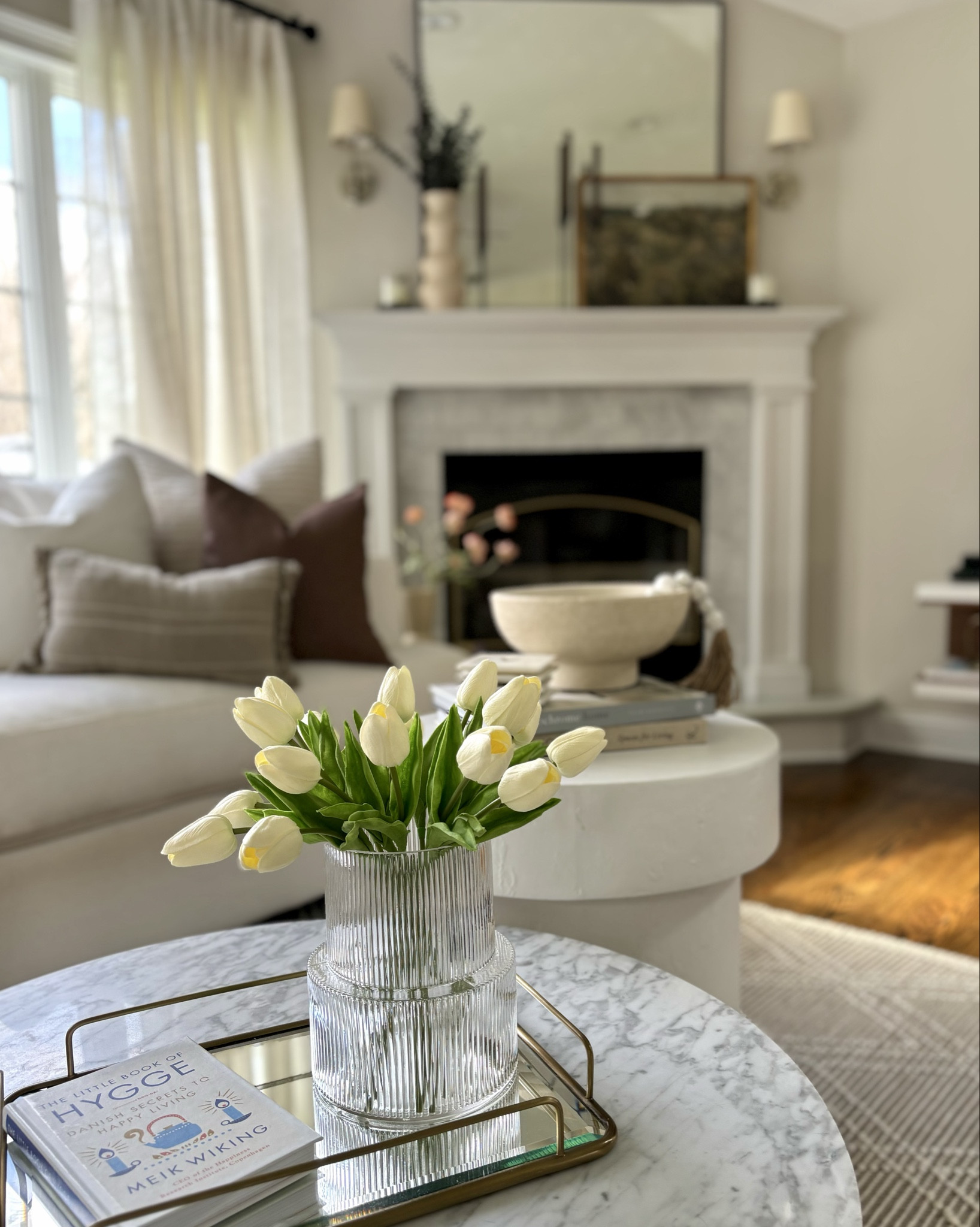 Transitioning between seasons can throw people off when it comes to decorating their home, but don’t worry, I’m here to help! 😉

Overall tip: Keep it simple. 

👉🏻 stick to neutral colors, classic silhouettes, & meaningful items
👉🏻 add some realistic spring florals & greenery
👉🏻 mix solid & pattern throw pillows to add interest for an elevated look
👉🏻 swap out artwork!


🪻  FOLLOW @homeswithchristina on LTK, IG, & Pinterest for great home decor finds & to learn more about decorating! 


.
.
spring living room refresh
seasonal home decorating tips
interior design tips
budget friendly home decor
spring home decor
neutral aesthetic
organic traditional style
March Home Decor Inspo
#targetstyle #amazonhome #springrefresh

#LTKSeasonal #LTKSpringSale #LTKHome