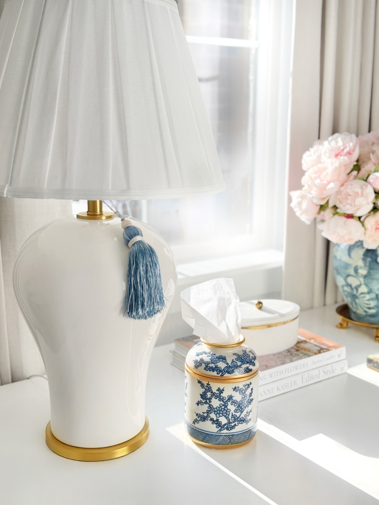 Prettiest tissue holder 💖 blue and white ceramic tissue box holder chic tissue box Amazon find home decor porcelain tissue holder 