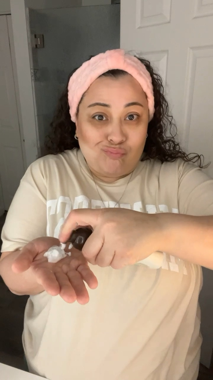 Get UNREADY with me 💋

Save, like and follow for more 📍

I’m 36 and it took me up until this recent year to have a decent morning and night routine for my skincare. Not sure it’s just me entering into this new chapter of my 30’s that is making me thinking I need to take better care of my skin. Or my actual skin crying for attention, like b*tch show us love. Either way I’m taking advantage of my me time to have quality time to take care of myself, it’s been a hot minute with just life, kids and random BS. 

Self care is now a bigger priority for me than before. Whether is mental or physical this is my year to fall in love again with myself and that’s okay. 

Your friendly reminder to 
stay beautiful all, 
Xoxo 

#nightroutine #skincare #metime #momskincare #selfcare #selflove #momcare #skinbeautycare