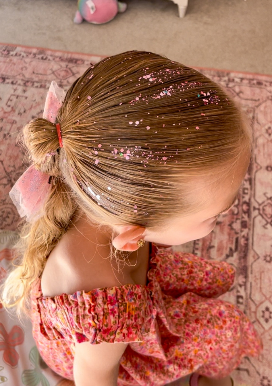 Amazon hair glitter ✨ 

It’s so beautiful!!!