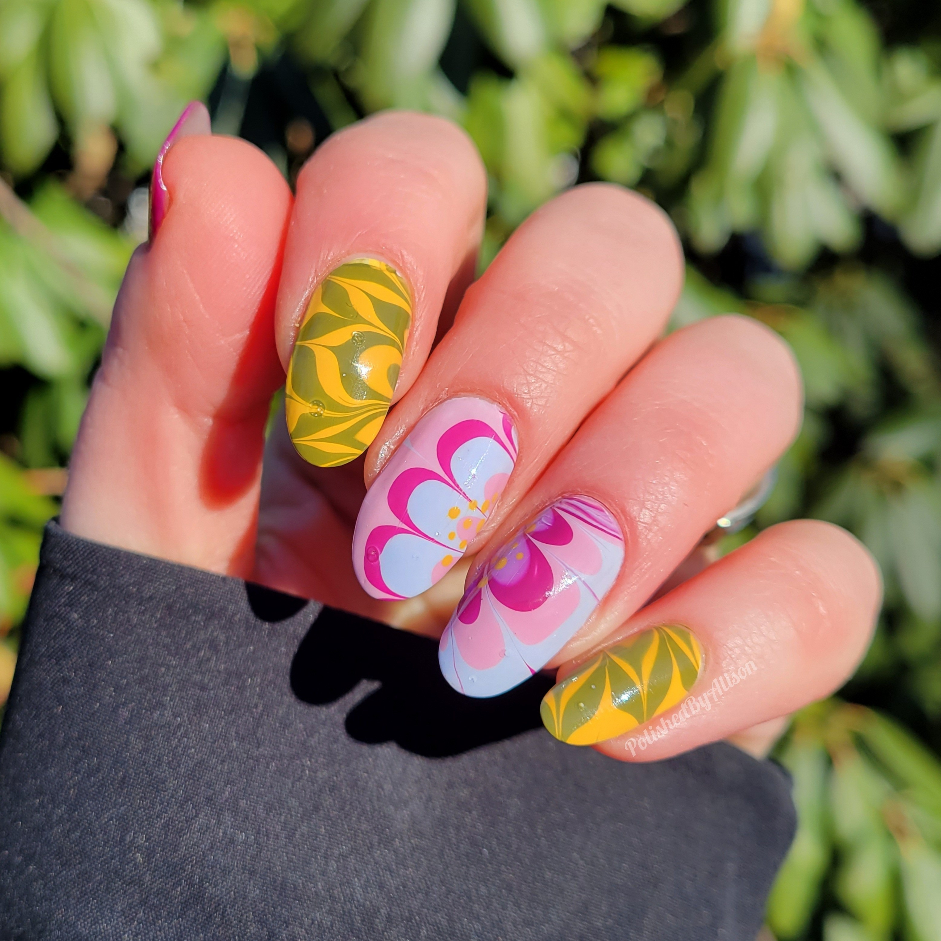 Springy watermarbled flowers!.#nails #nailart #watermarble 

#LTKSeasonal #LTKSpringSale #LTKbeauty