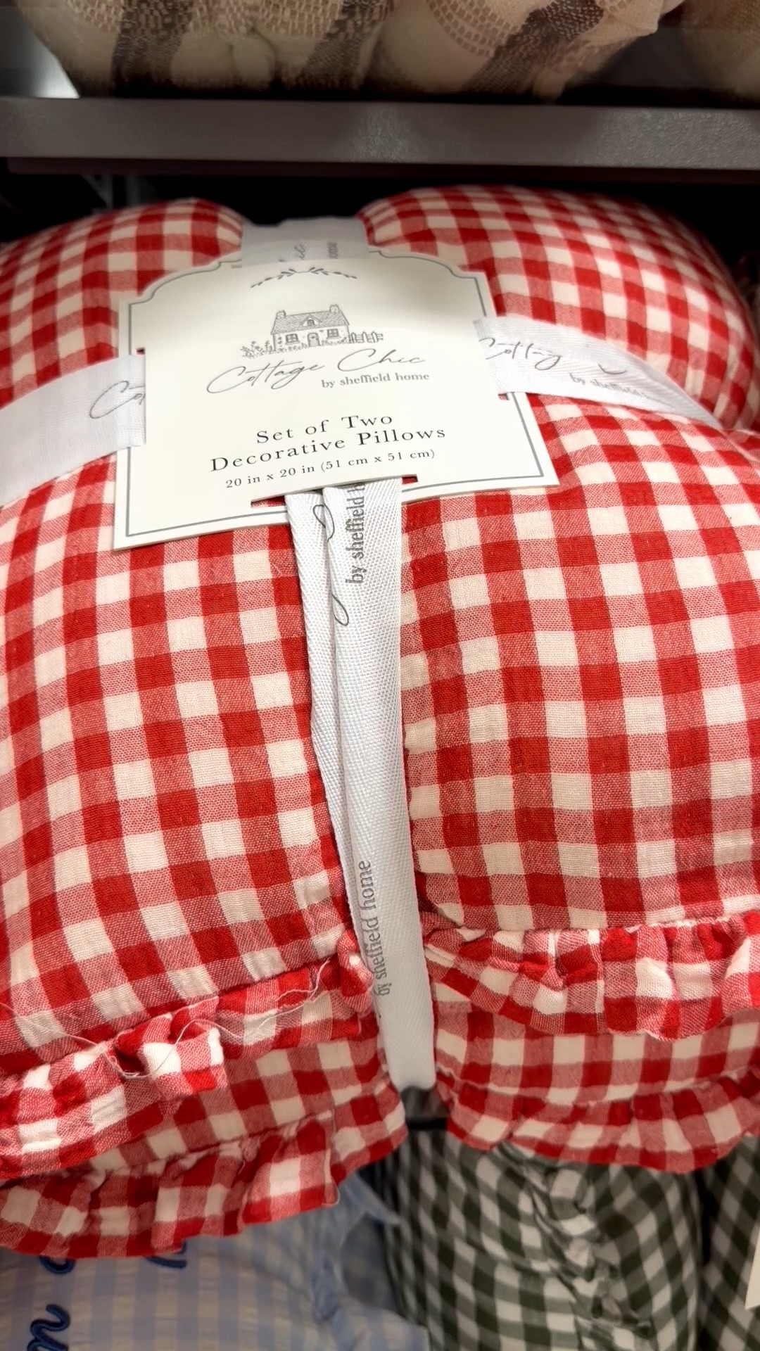 Love these gingham throw pillows. So cozy!

#LTKHome