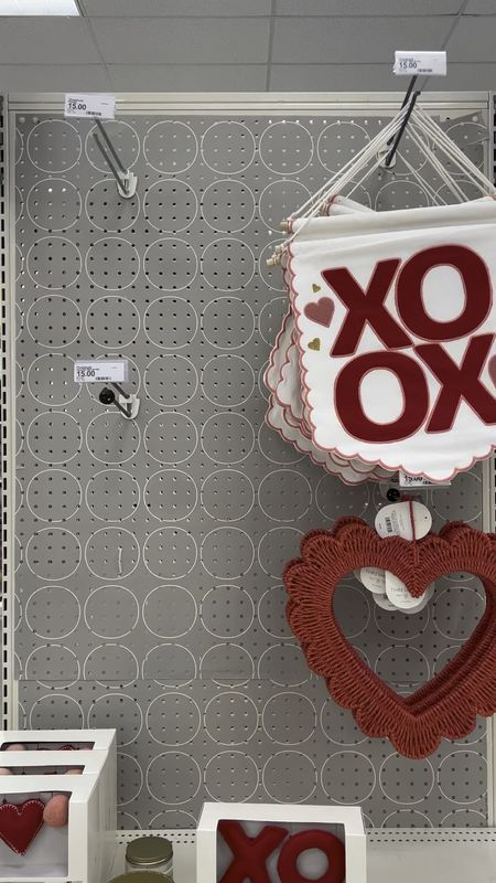 Affordable valentine decor

Heart dish | xoxo garland | target | valentine candle | thresholdd

#LTKhome #LTKGiftGuide
