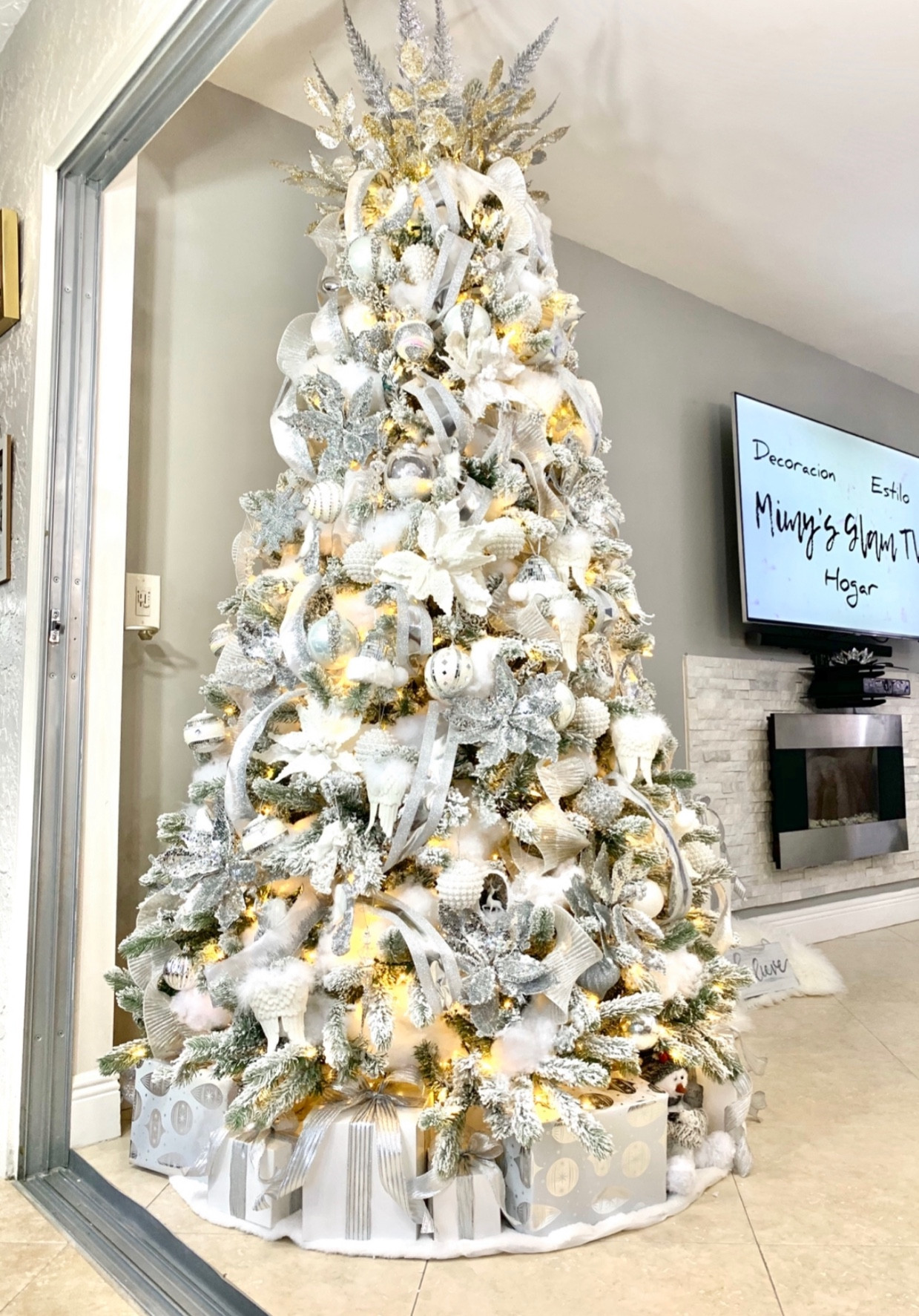I love my 7.5’ white flocked Christmas tree! 

#LTKhome #LTKSeasonal #LTKHoliday