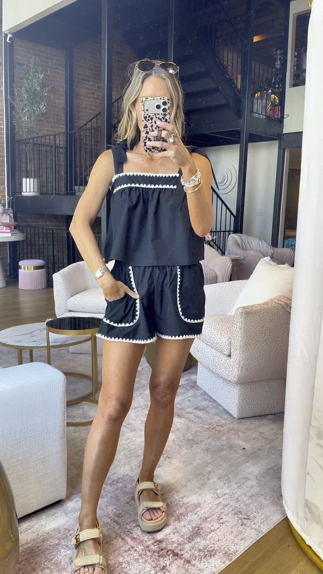 This black and white trim set is so cute🖤🤍

#LTKootd #LTKgrwm #LTKdayinmylife