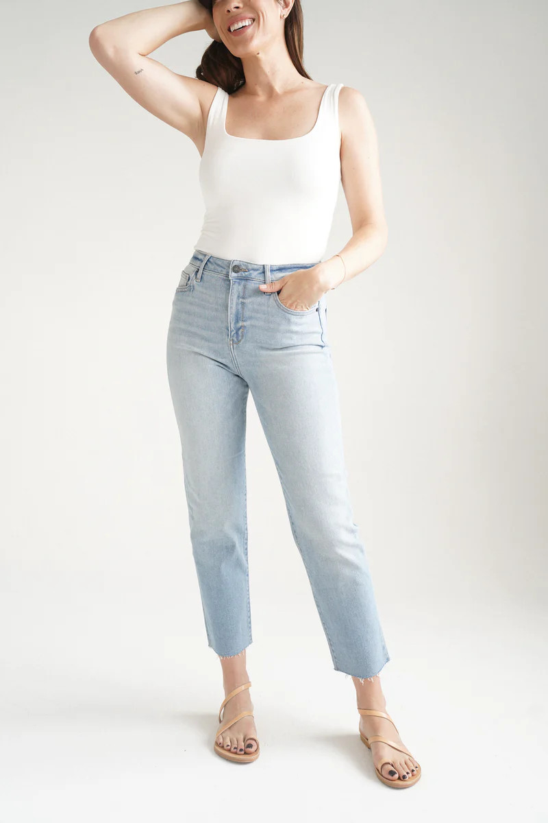 Chrissy Classic Straight Leg Jeans | Carly Jean Los Angeles