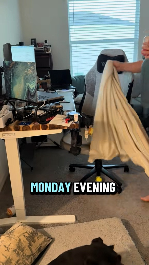 A glimpse into my workaholic tendencies plus outing my nerd status 👀

#smallcontentcreators #group7 #workaholic #vlogger #afterworkroutine #nerdalert #mondayinspo #smallcontentcreator #vloglife

#LTKdayinmylife #LTKHome #LTKgrwm