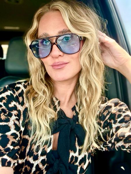 Today’s selfie 🐆 🖤 I’ve linked the hair products I use to style my 2nd day waves, as well as my OOTD including these fun sunnies that are only $11