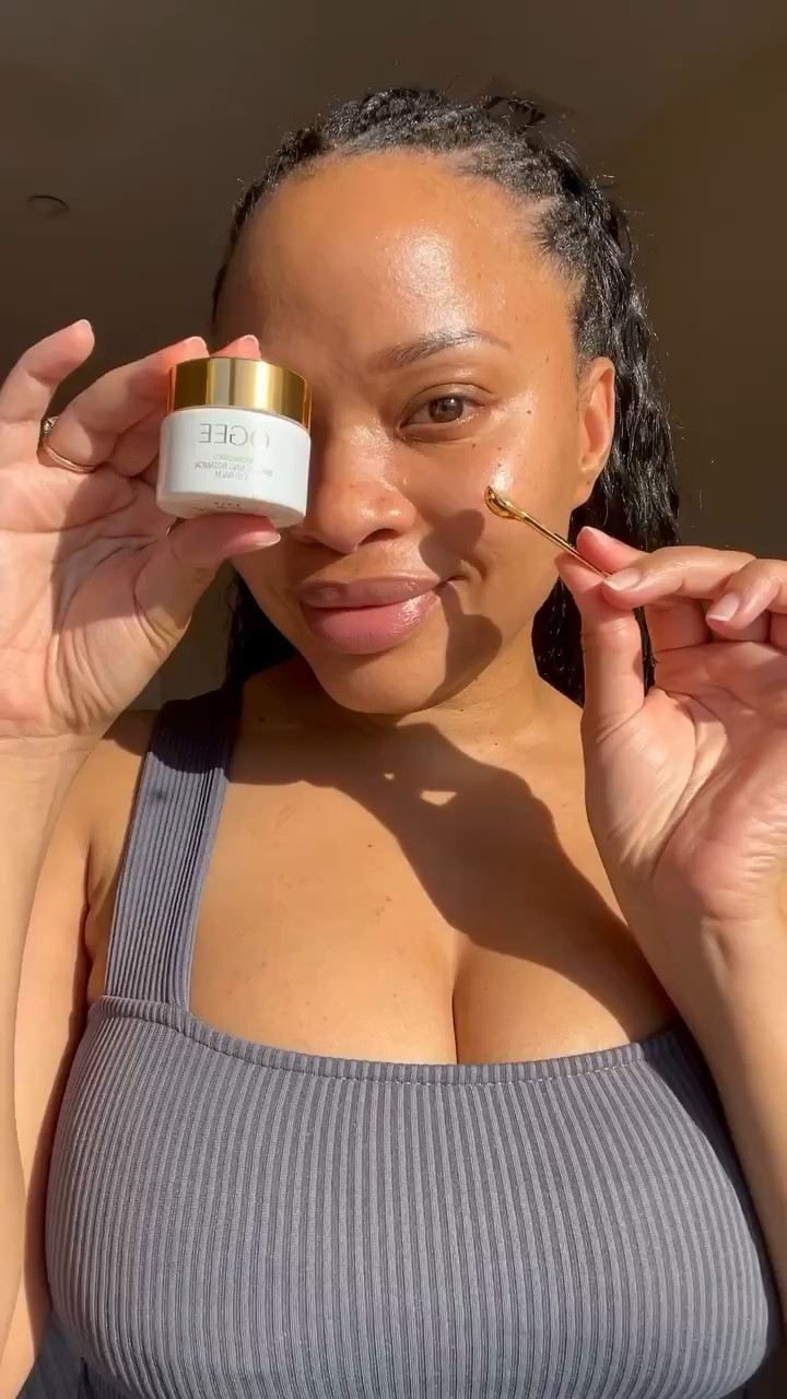 As someone who loves organic beauty and skincare, I was thrilled to try a brand that uses only natural and organic ingredients. This skincare meets makeup regimen from Ogee is an easy, everyday grab glow routine that totally compliments my amateur makeup skills. Can you relate? Cause I feel seen! 💕💁🏽‍♀️ Glow on the go, save with BELLE-OGEE 🍯

#LTKBeauty