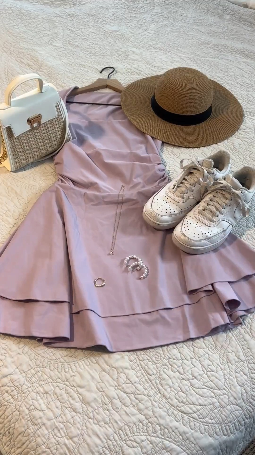 This dress is that effortless summer staple 🌸☀️

Easy, breezy, and instantly put together the kind of piece you throw on and somehow look like you planned the whole outfit. Brunch dates, midday walks, coffee runs, little weekend errands… this outfit does it all 🤍