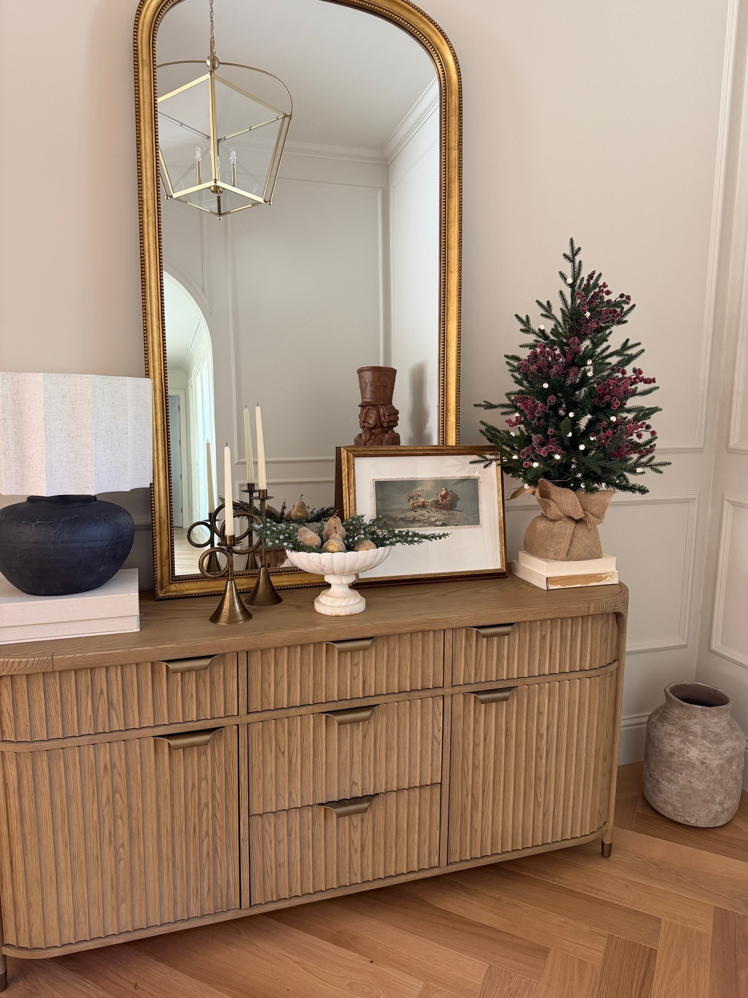 I always get asked about this mirror, it’s a look for less find that I love! I’m thinking about getting another one for above my fireplace 🤭 @Wayfair #wayfairpartner #wayfair #Ad

#LTKHome #LTKSeasonal