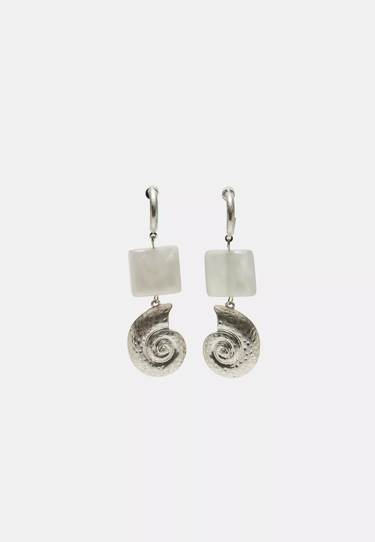 Seashell dangle earrings - Women's fashion | Stradivarius United Kingdom | Stradivarius (UK)