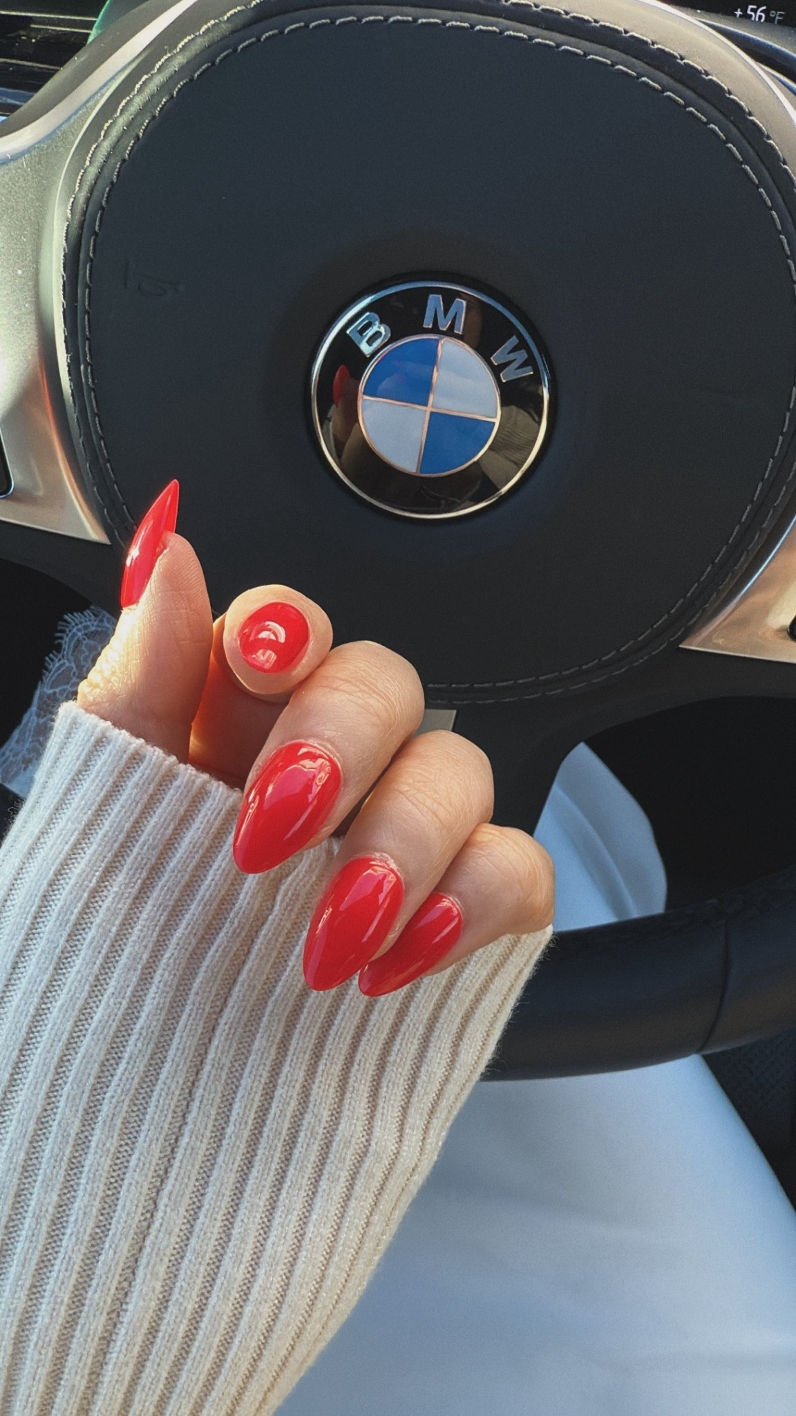 The perfect fiery red press on nails from Glamnetic 🥰 lasts for two weeks and takes 30 minutes to apply!