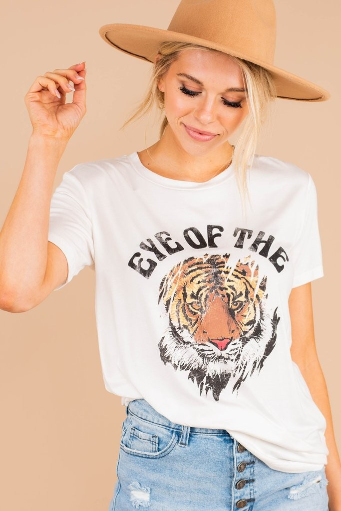 Eye Of The Tiger Ivory Graphic Tee | The Mint Julep Boutique