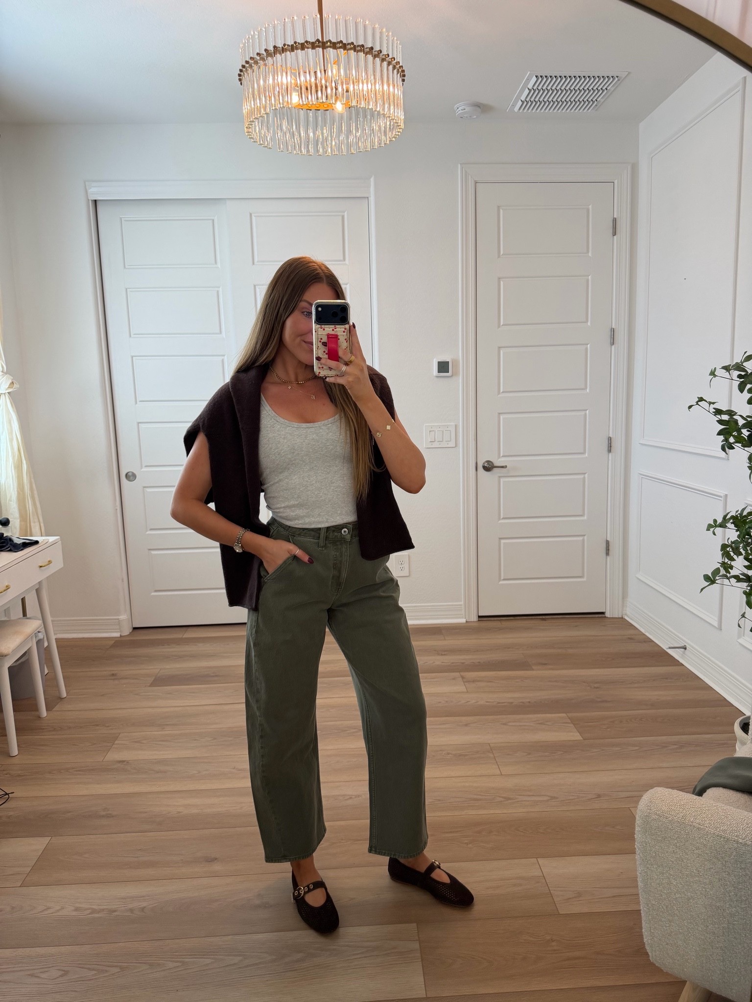 Love these barrel jeans! Wearing a 26 curve love regular length