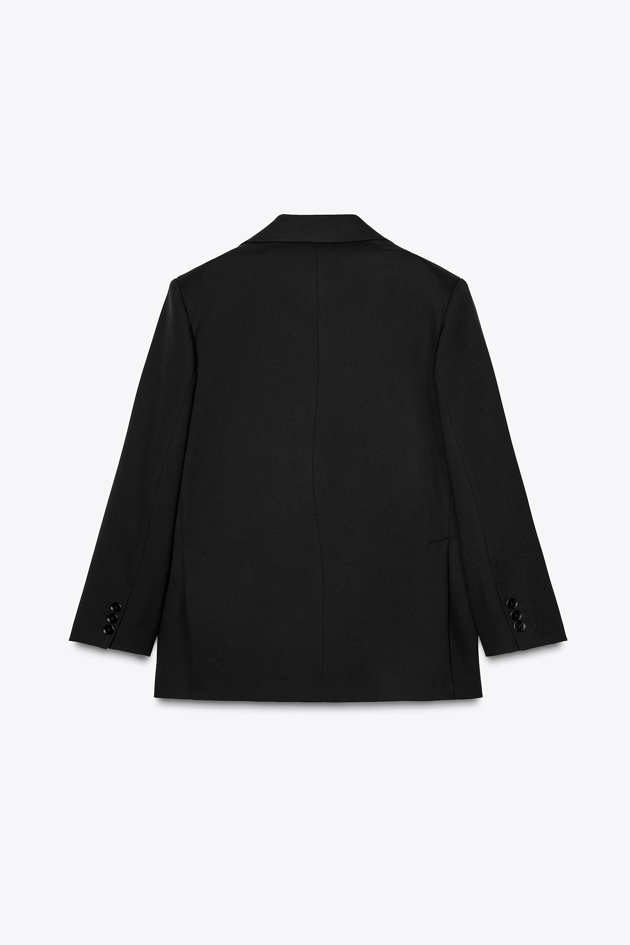 Blazer oversize con collo a revers. Maniche lunghe con spalline e spalla bassa. Tasche anteriori ... | Zara IT