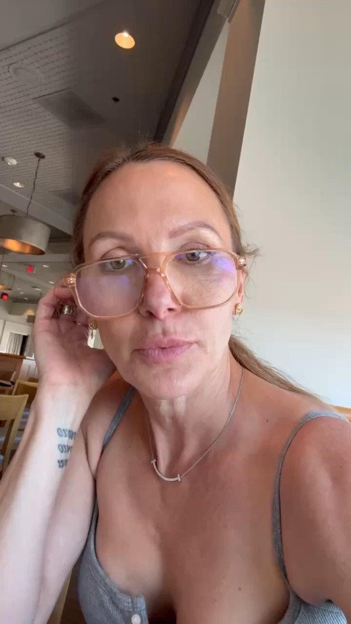 Love these cute glasses from Nordstrom that are also on sale for the anniversary sale! Linking a few others I also love!



Nordstrom, NSale, sale alert, glasses, reading glasses