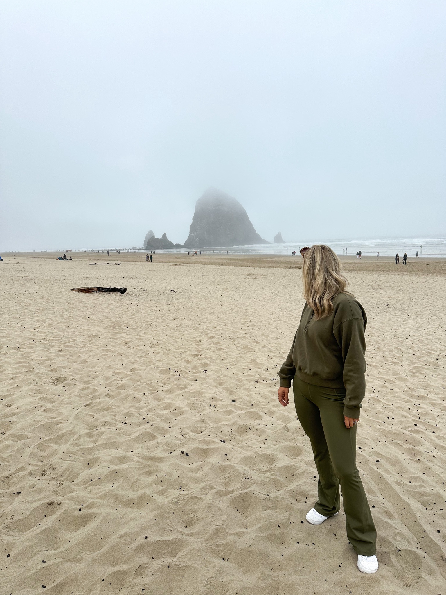 Green workout set from
Fabletics. Perfect for travel

#LTKActive #LTKFitness #LTKSaleAlert