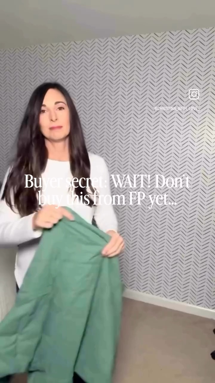 Comment SHOP for the link! Sidelines but make it cute 💁‍♀️
Bum-covering top ✔️ cozy puffer ✔️ Aerie leggings ✔️ Gazelles ✔️
Mom-approved and warm enough for the 9AM game 😂
#reel #explore @christina_with_love_

aerie leggings • sideline outfit • cool mom outfit • casual chic • athleisure • adidas gazelle outfit • puffer half zip • mom style • fall outfits • sporty casual • school sports mom. Women’s puffer jacket 

#LTKgrwm #LTKootd #LTKmomlife

https://liketk.it/5M7Dx