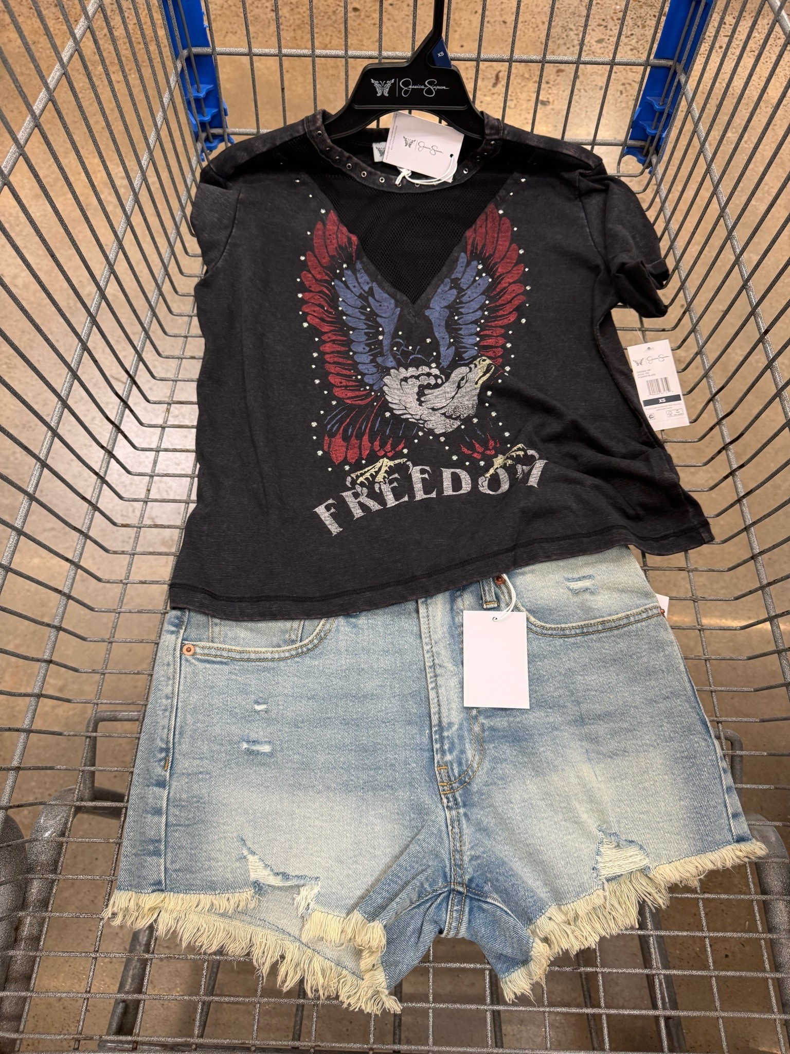 Jessica Simpson at Walmart is really hitting summer just right. So cute 4th of July fit.