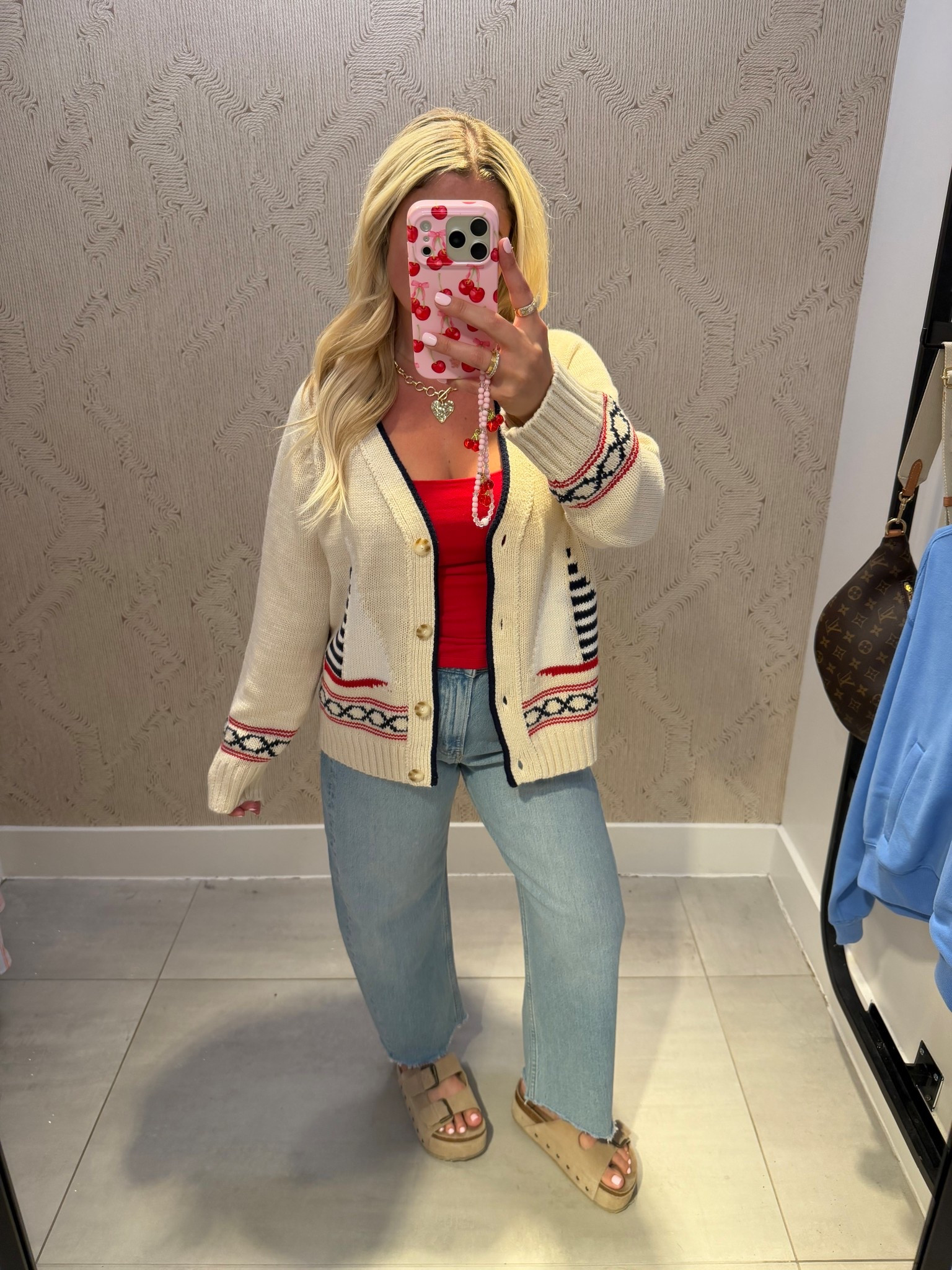 @abercrombie outfit
Xs coastal cardigan 
Small bra free tank
Barrel jeans 27 short
Sandals tts