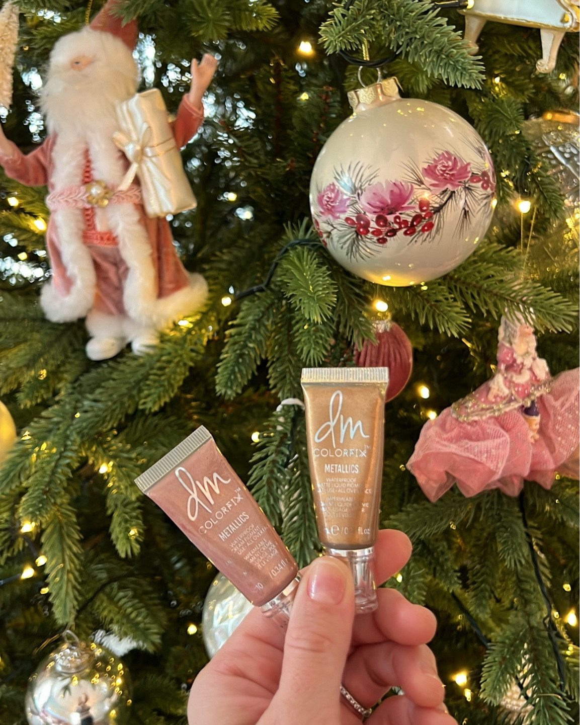 Holiday metallic eyeshadow 

#LTKsalealert #LTKHoliday #LTKbeauty