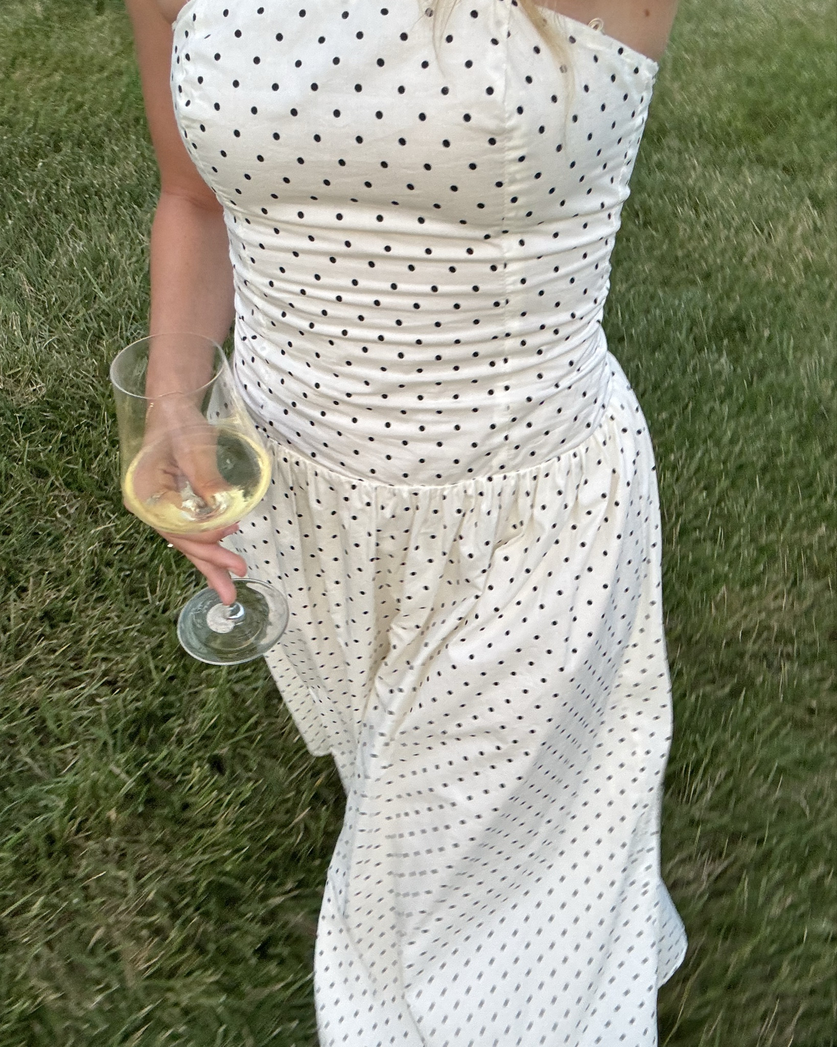 Drop waist & polka dots? It's giving euro summer