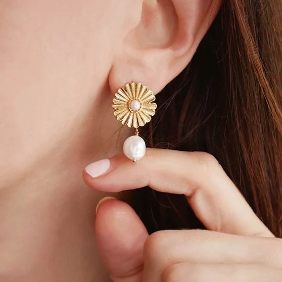 Pearl Drop Earrings | Flower Earrings | Daisy Pearl Drops | Gold and Pearl Earrings | Floral Earr... | Etsy (US)