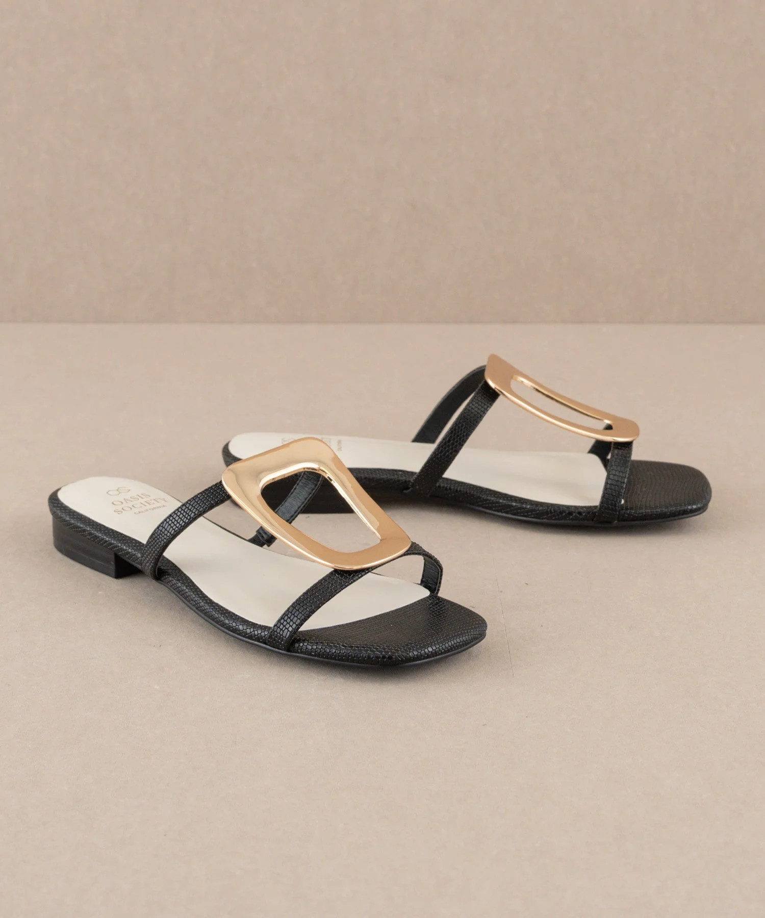 The Amiyah | Black Statement Buckle Sandal | Oasis Society