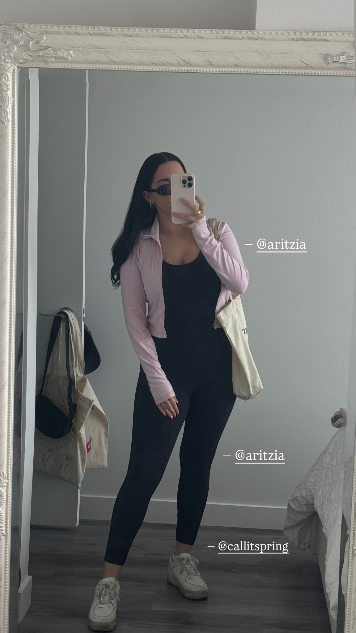 Jacket is size MD
Leggings are size 10