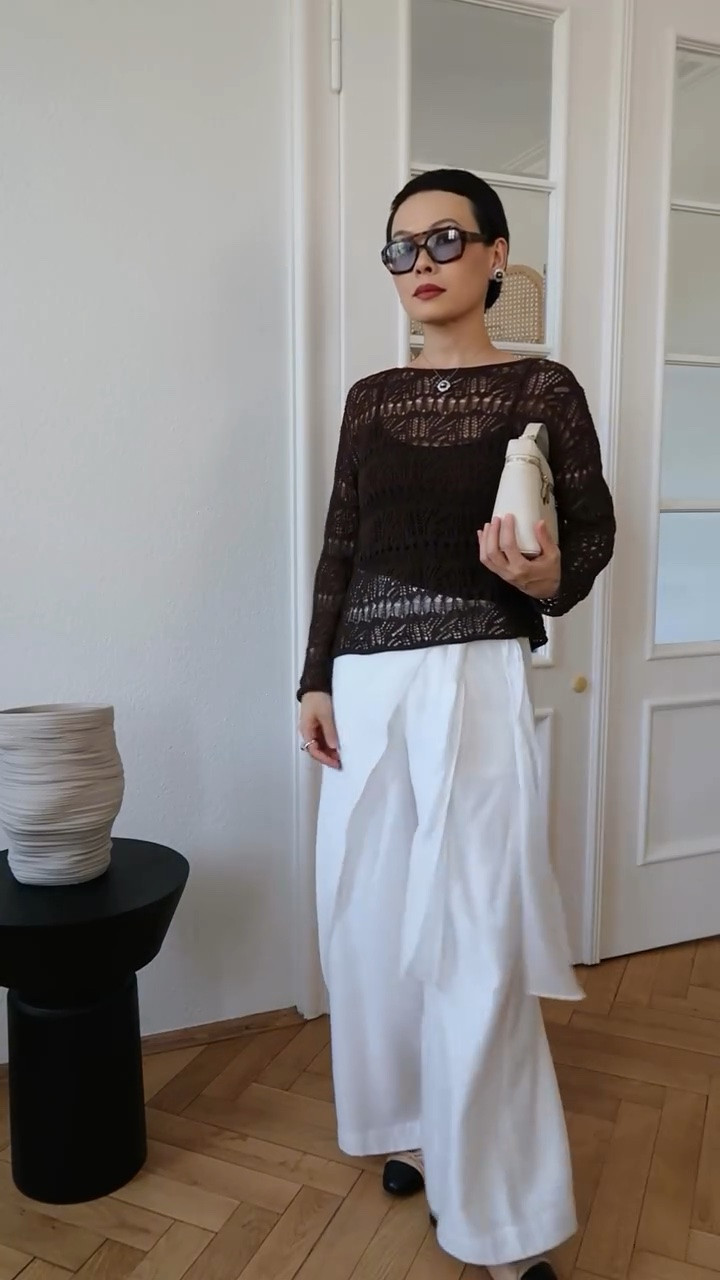Back to routines, not quite ready to say goodbye to flip-flop season tho ☕️🧦
Comment ‘LINKS’ i and I’ll DM you all the pieces I styled 🛒
Find all my looks anytime on LTK - just search lezi

#outfit #style #streetstyleinspiration