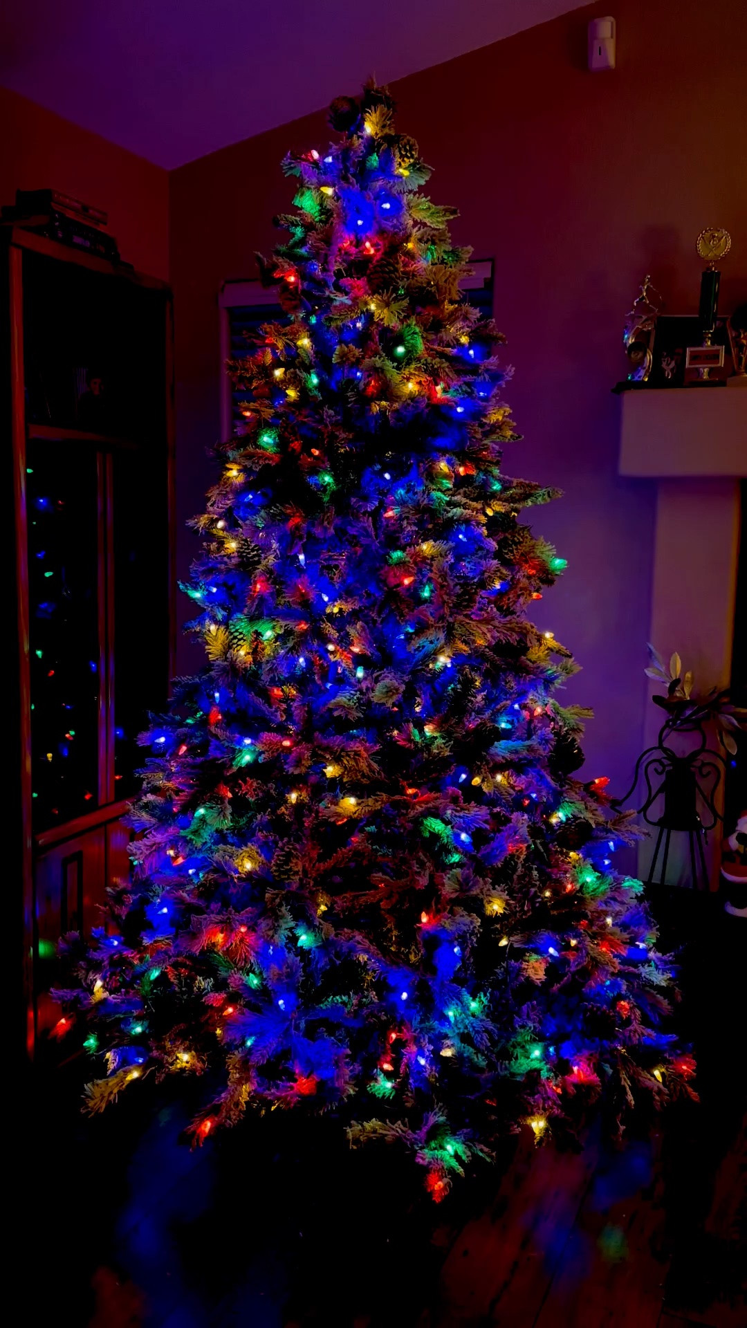 Lowe's holiday collection is officially here, and this one immediately reminded me of my grandma's Lowe’s Christmas tree. She’s had it for years with zero issues, and it’s actually one of my favorite trees to decorate due to its fullness and ease of shaping. ✨
If you're looking for that classic flocked tree with warm white and multicolor lights, the Kensington is for you. It’s another gem that’s under 500 dollars. ✨

#LTKSeasonal #LTKHome #LTKmomlife