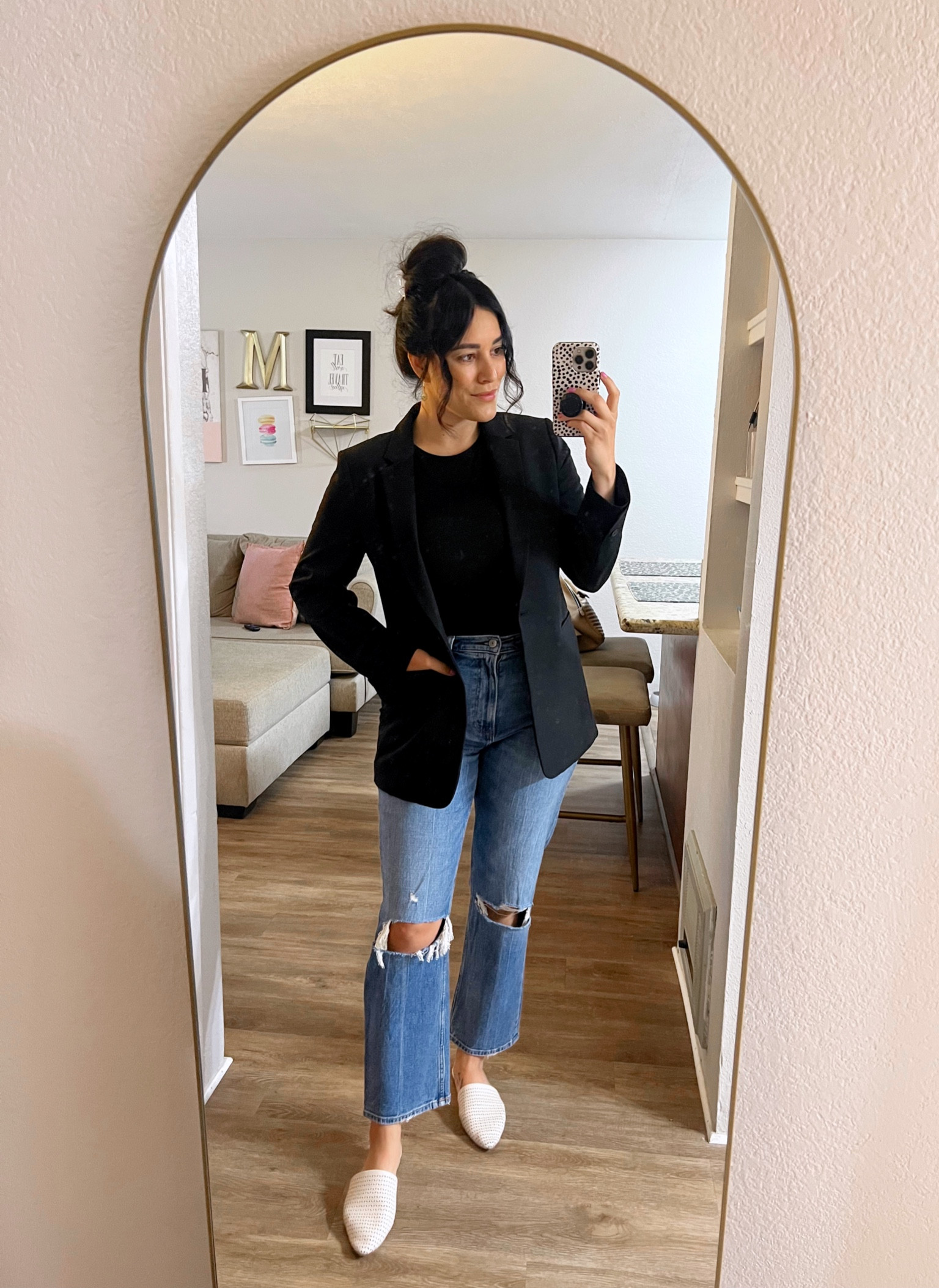 Business Casual Outfit

Jeans // 8
Blazer // M
Tee // M
Loafers // 8

#LTKstyletip #LTKunder100