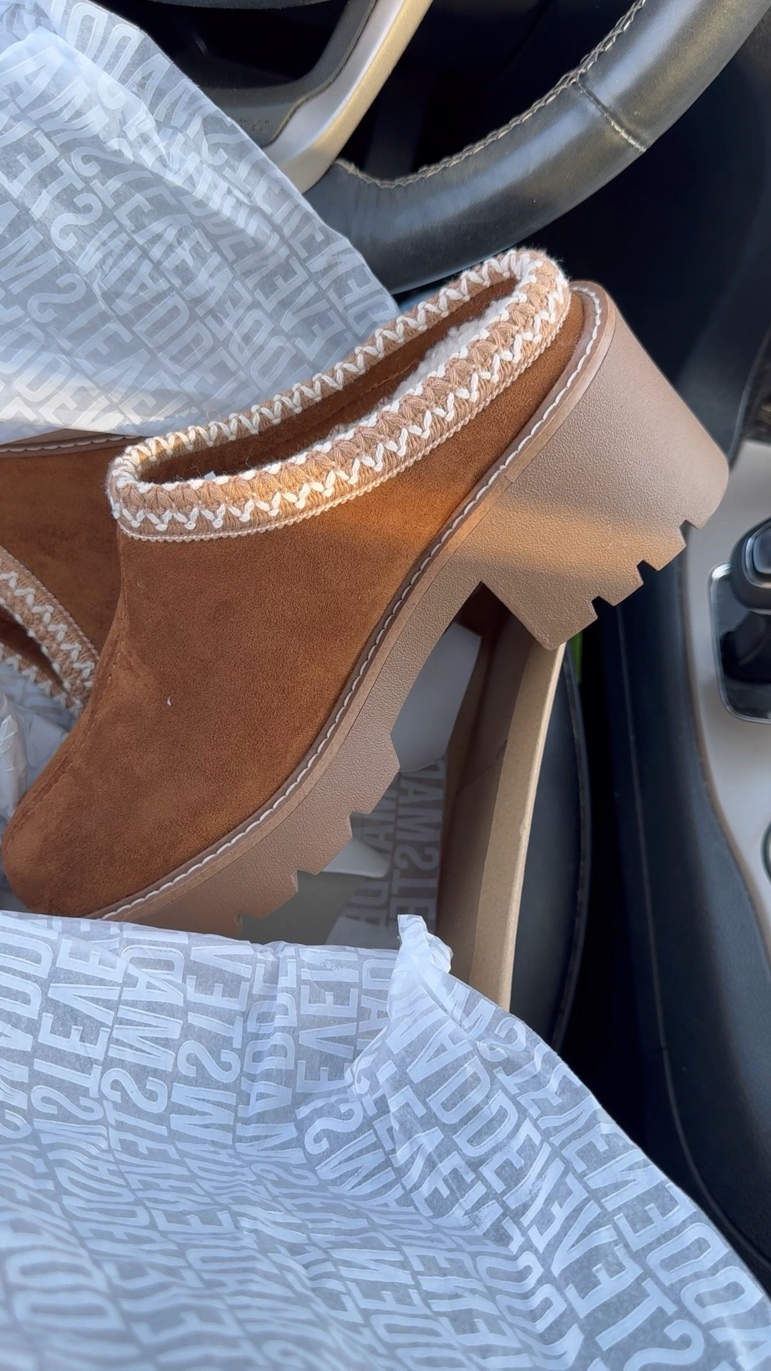 new slip on chunky clogs for fall 🍂🧸☁️ sized up to a 9, usually 8.5 

#LTKVideo #LTKShoeCrush #LTKSeasonal