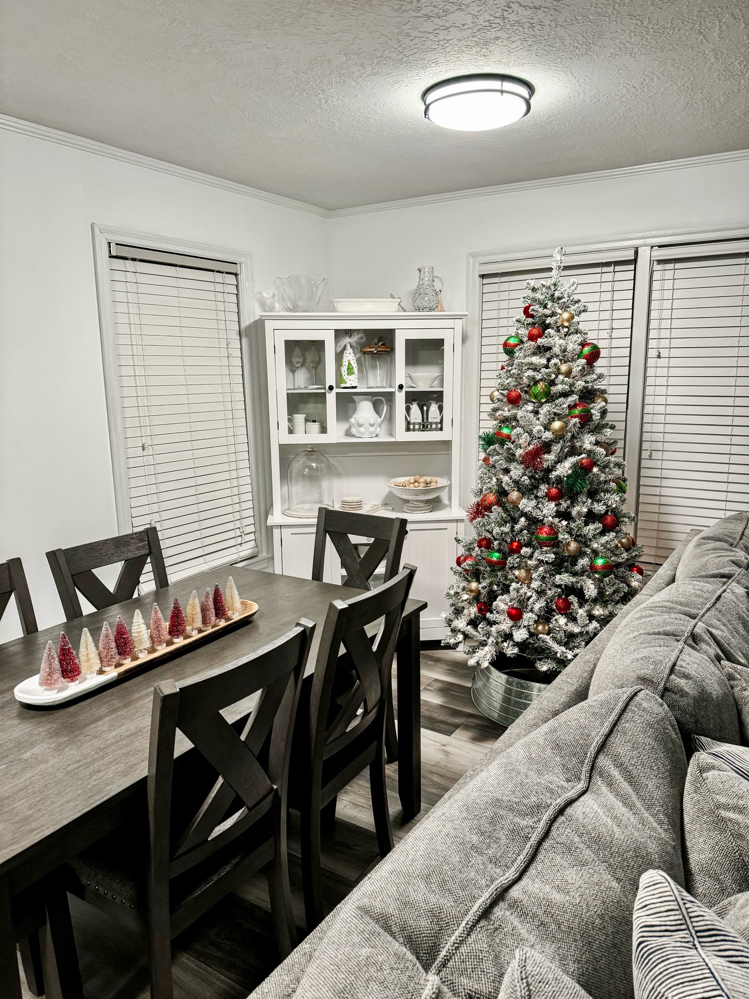 Amazon Hutch find! #hutch #amazon #christmas #christmastree

#LTKHoliday #LTKfindsunder100 #LTKhome