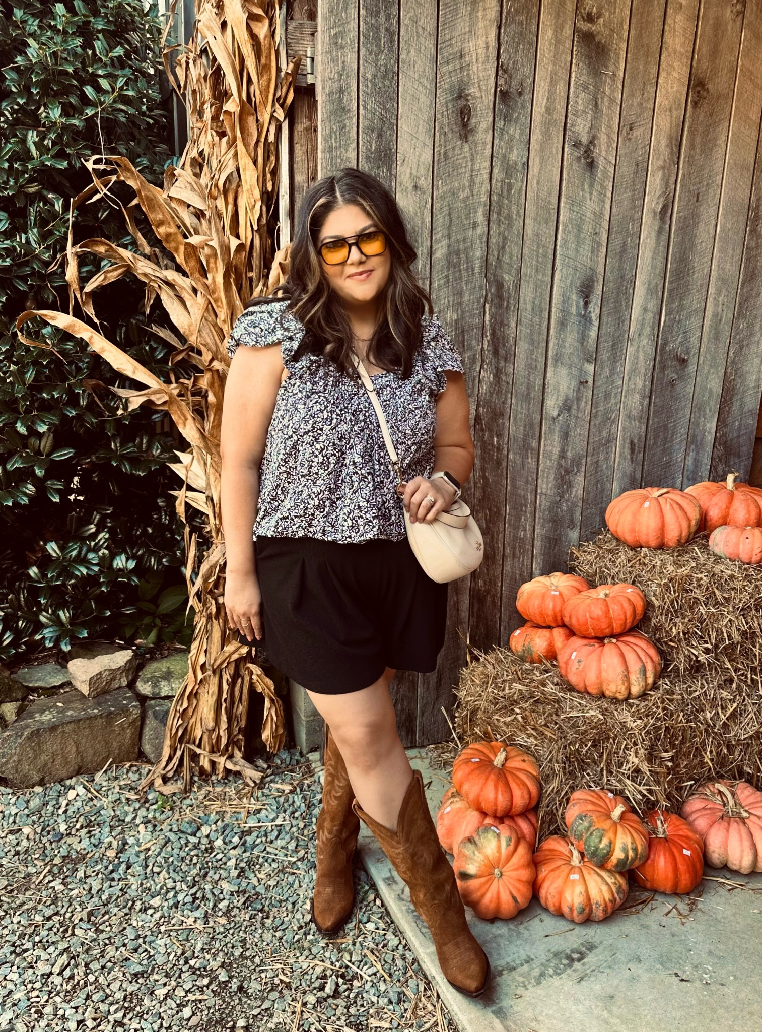 Fall transition outfit! Top is on sale for $16 

#LTKStyleTip #LTKMidsize #LTKFallSale