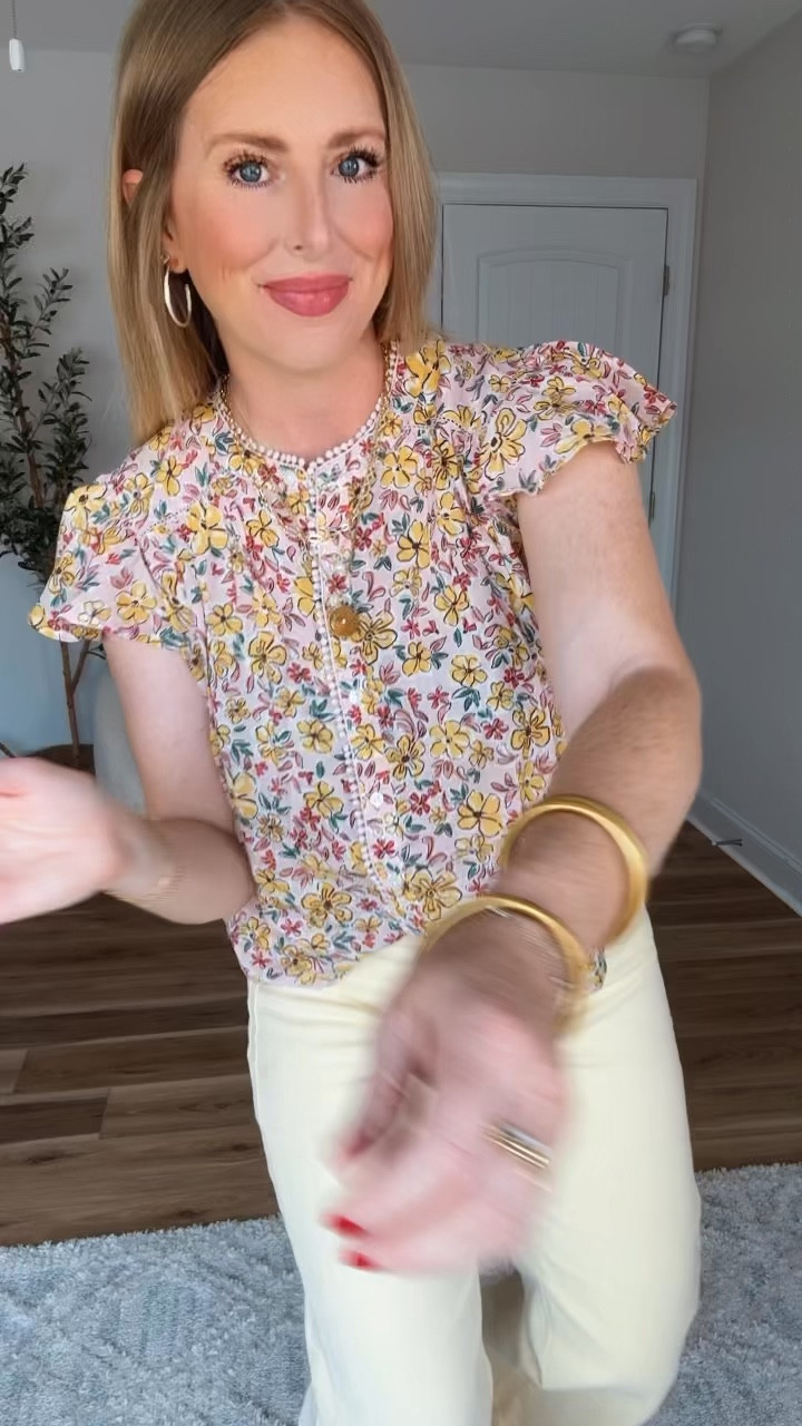 Kohls outfit try on! Love this outfit! A floral top with flutter sleeves styled with these yellow cropped jeans. Wearing a size smalll


@kohls #kohls #kohlspartner 

#LTKmomlife #LTKootd #LTKSaleAlert