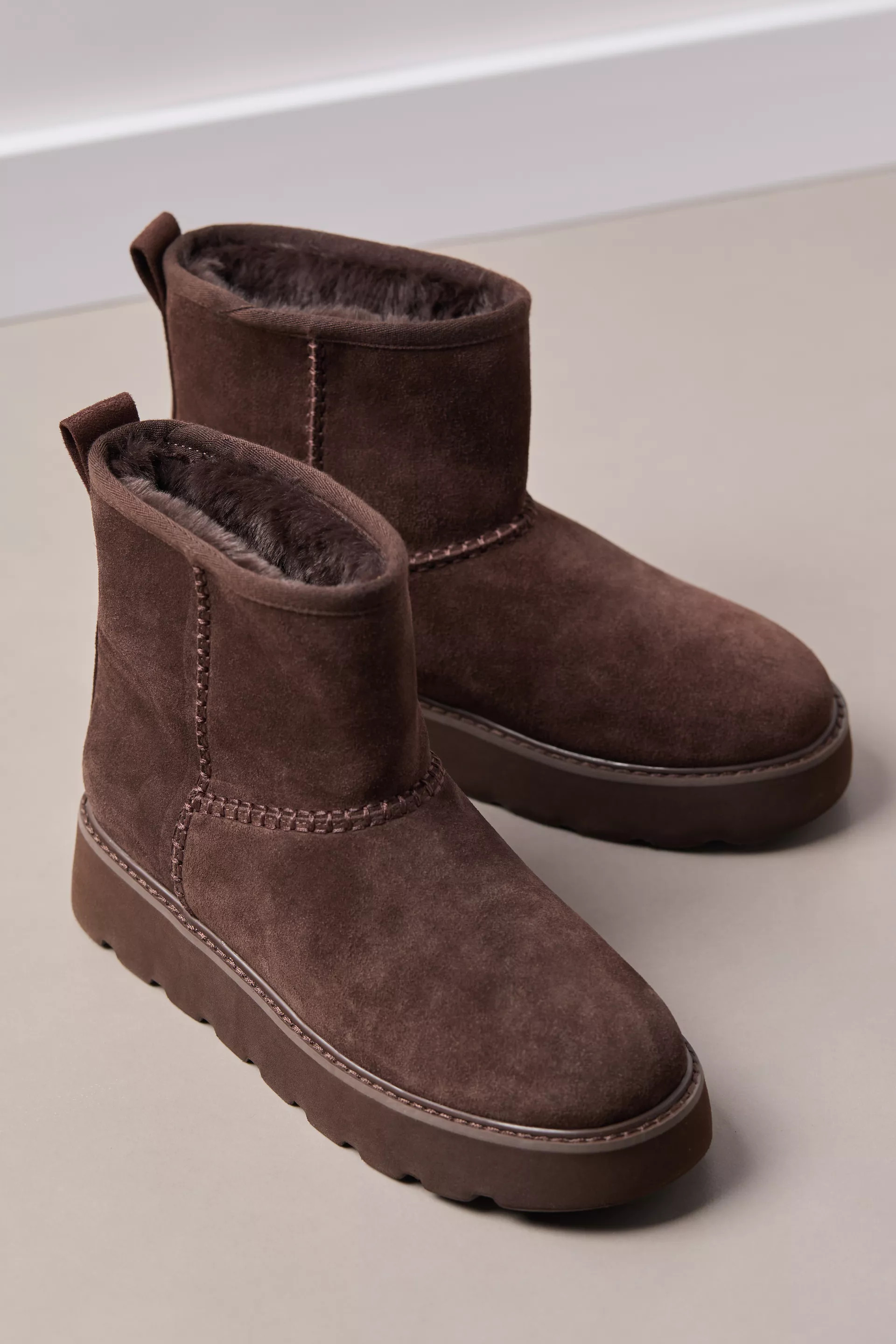 Flat leather ankle boots with fur lining | Stradivarius (UK)