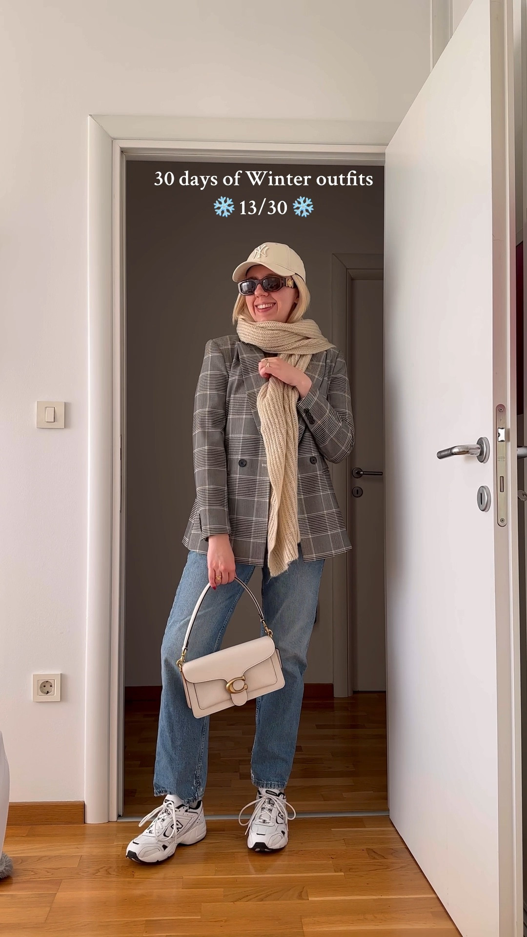 For a not-so-cold Winter day ❄️

#coachbag #newera #newbalance


#LTKeurope #LTKstyletip