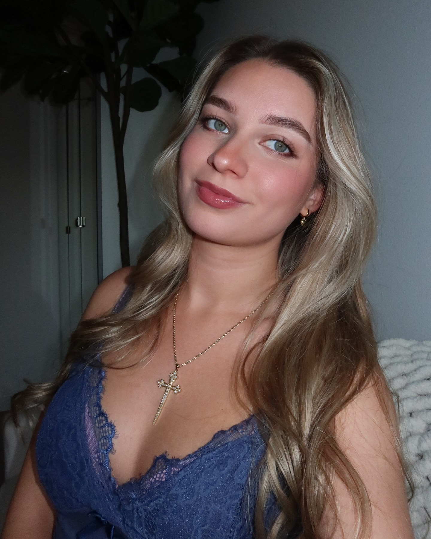 Long time, no selfie 👸🏼🤳

Outfit details on my LTK | Melinaxzay

#selfie #blondegirl #canong7xmarkii #blondehighlight