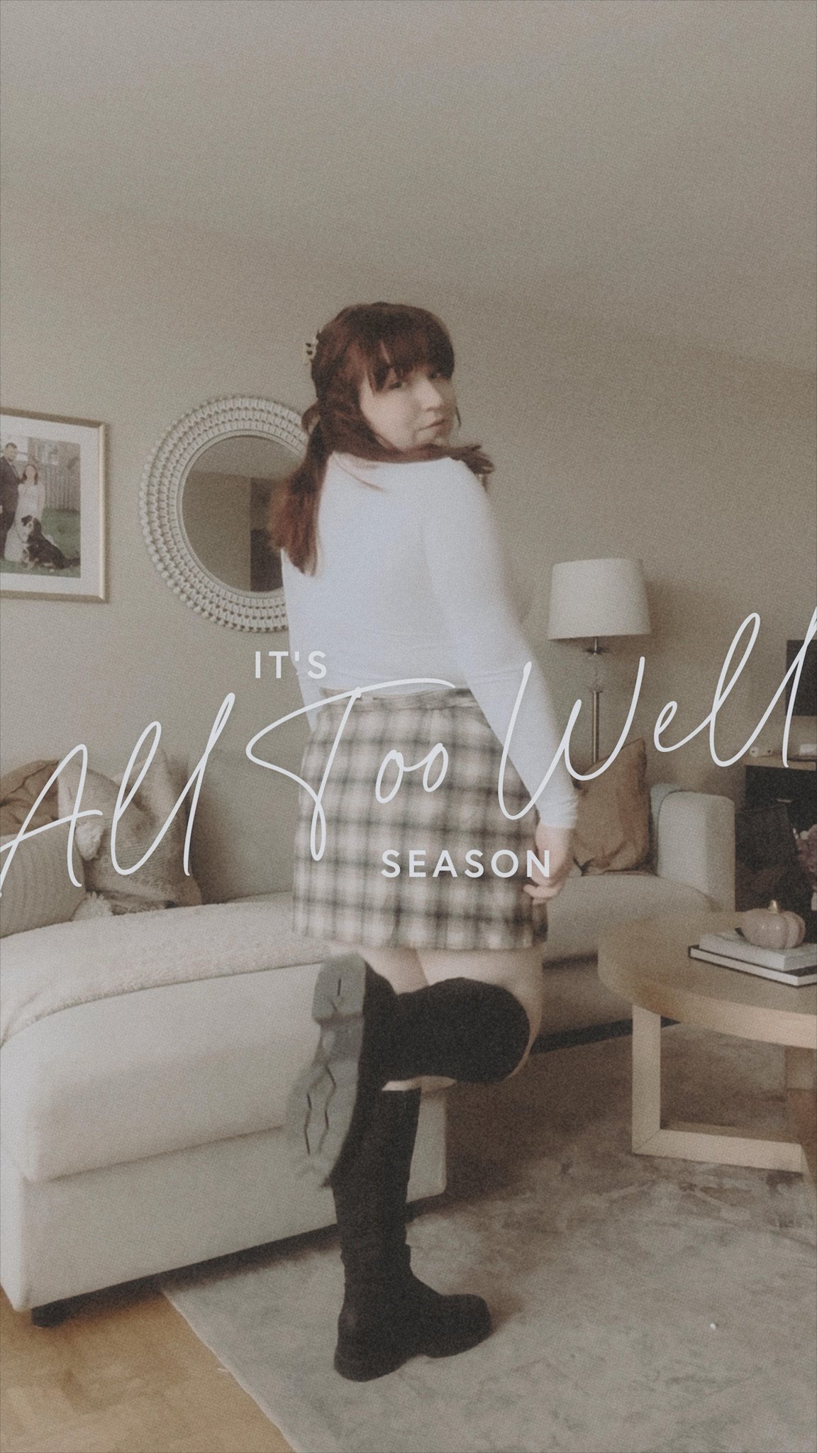 5 outfits I’ll be wearing this all too well season 🚦🗝️🧣🍂

1. Knit sweater, jeans & boots. 
2. Long sleeve, plaid skirt & knee high boots. 
3. Collared sweater, milkmaid skirt & heeled boots. 
4. The quintessential All Too Well outfit (that also happened to come on when I was filming this outfit!): T-shirt, pants, trench coat, loafers & the *iconic* red newsboy hat. 
5. Comfy sweater, pj pants & slippers. 

Which is your favourite?! 🍁

#AllTooWell #FallOutfits #RedTaylorsVersion #MidsizeFashion #FallFits